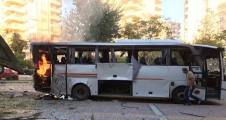  تركيا ... استهداف حافلة تقل عناصر شرطة في جنوب البلاد