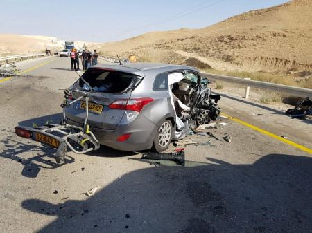 مصرع شخصين و 3 اصابات بحادث سير في النقب