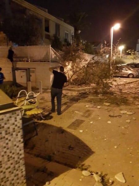سقوط صاروخ في بئر السبع والاحتلال يقصف مواقع في غزة