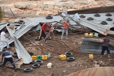 الاحتلال الاسرائيلي يدمر منشآت وبركسات في الاغوار الشمالية