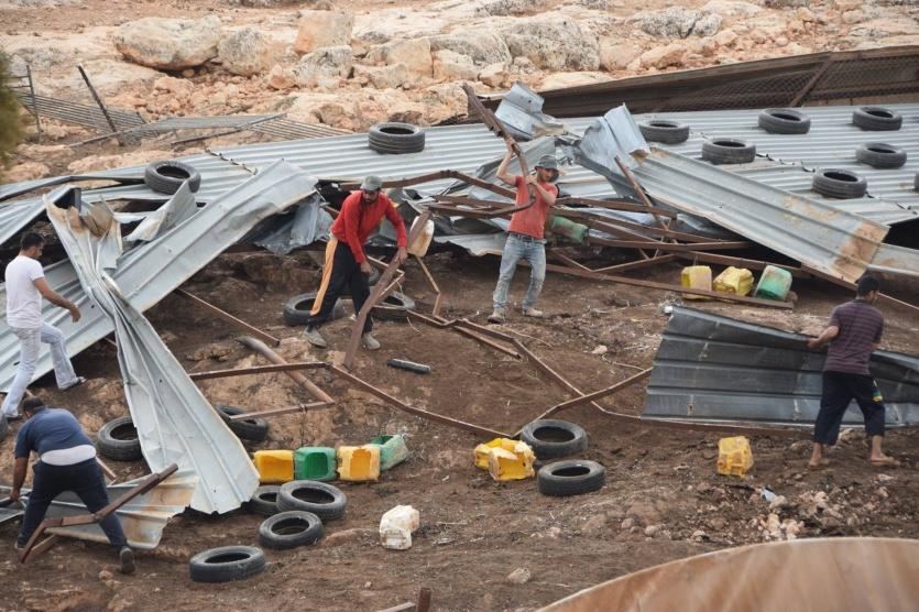 الاحتلال الاسرائيلي يدمر منشآت وبركسات في الاغوار الشمالية