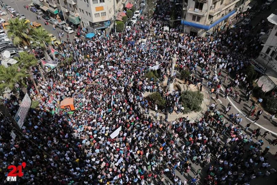 رام الله ... الآلاف يتظاهرون ضد قانون