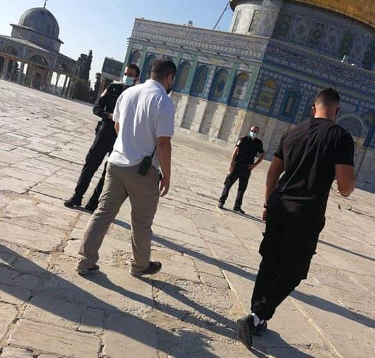 الاحتلال يعتقل اثنين من حراس المسجد الاقصى