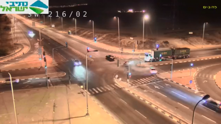 رهط | بالفيديو حادث طرق مروع على مفرق رهط يوم امس 