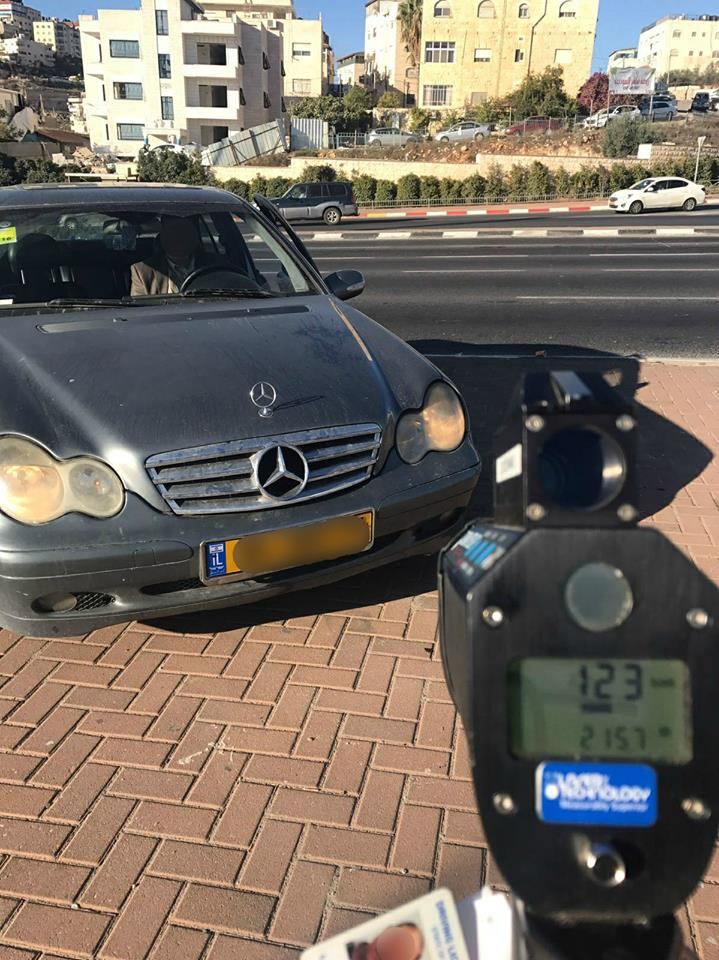 القدس | ضبط سائق يقود بسرعة فائقة بحجة شراء حلويات للعيد!!