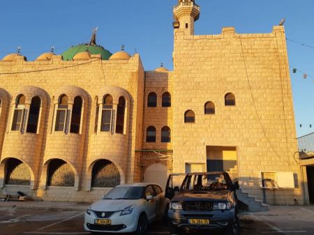 احراق مدخل مدرسة وجيب في طرعان على خلفية الانتخابات
