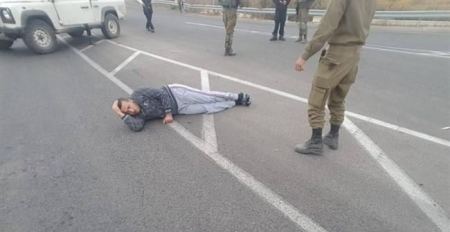 اصابة شاب برصاص الاحتلال بزعم محاولته تنفيذ عملية طعن عند مستوطنة " كريات اربع"
