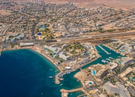 ايلات ... عامل اردني يصيب اسرائيليين بجراح خطيرة بعد ان هاجمهم بمطرقة