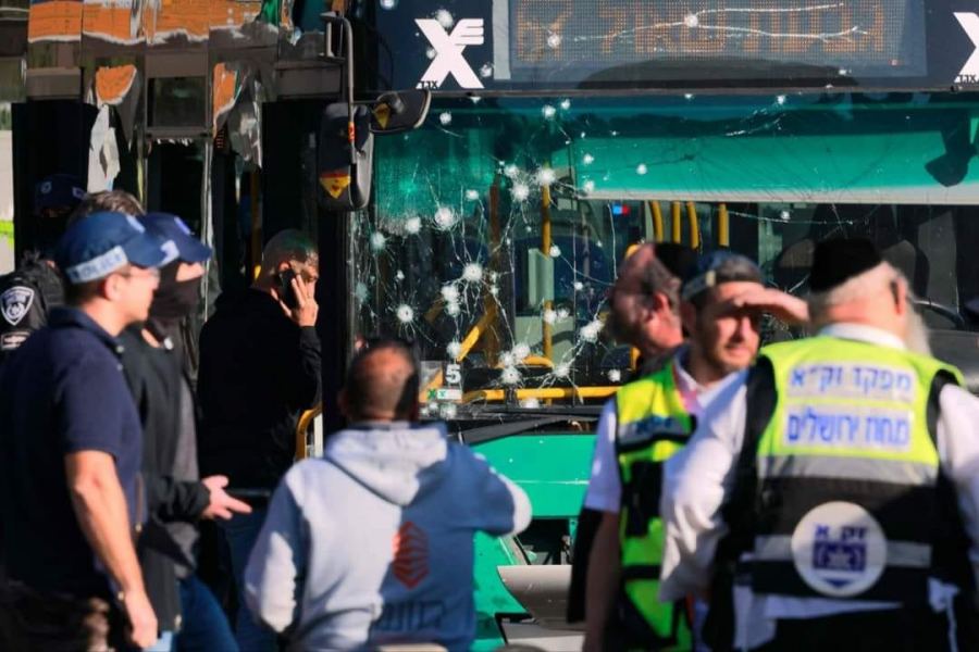 قتيل وإصابات خطيرة بانفجارين منفصلين في القدس