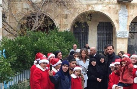 فيديو .. بشار الأسد يحتفل بعيد الميلاد مع عائلته في دير سيدة صيدنايا 