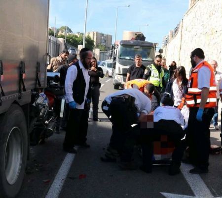 حيفا | اصابة خطيرة بحادث بين دراجة نارية وسيارة 