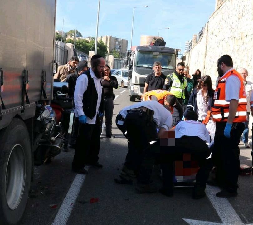 حيفا | اصابة خطيرة بحادث بين دراجة نارية وسيارة 