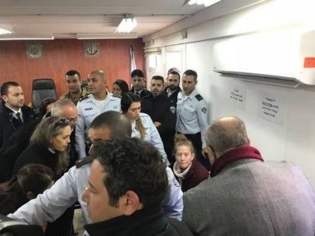 تمديد اعتقال عهد التميمي 10 أيام على ذمة التحقيقات