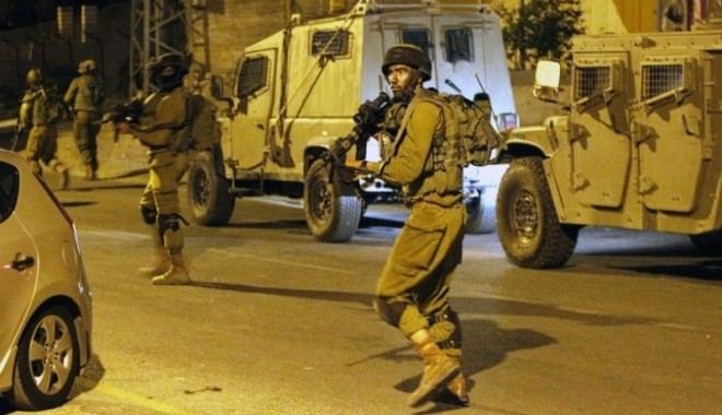 الاحتلال يعتقل شابين من طورة ويستولي على دراجة نارية غرب جنين