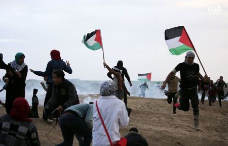 غزة ... عشرات الاصابات من بينها اصابة خطيرة لطفل في مسيرات العودة