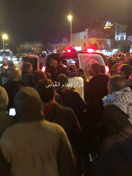 شرطة الاحتلال تعتدي على المشاركين بتشييع الشهيد قاسم العباسي