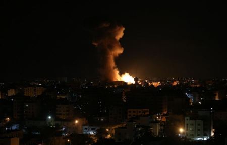 الاحتلال يقصف مواقع لـ حماس في غزة
