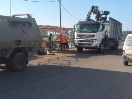 الاحتلال يزيل "بسطات" خضار من على مدخل برطعة