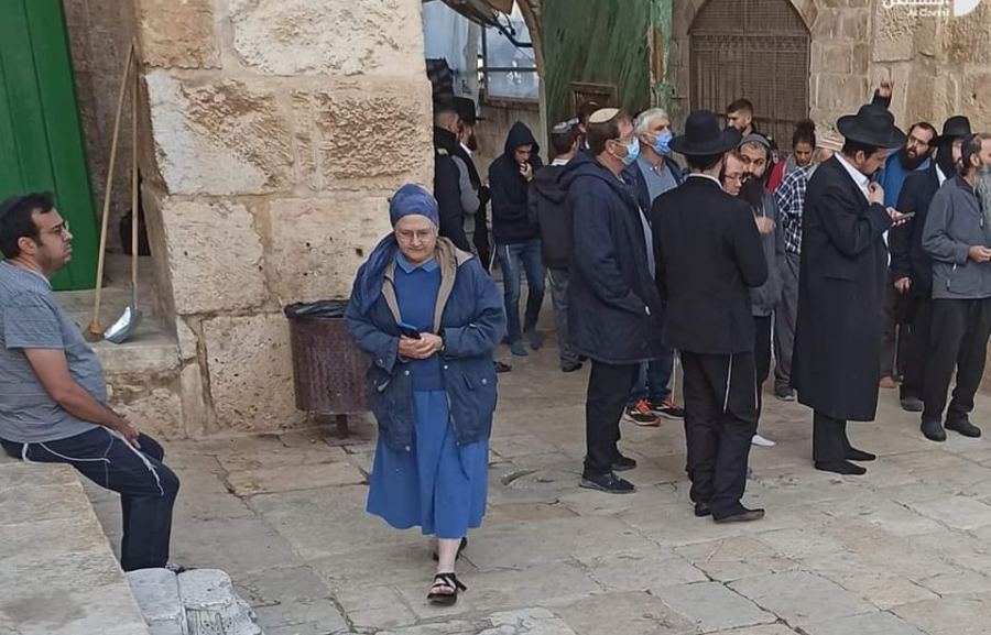 مستوطنون يقتحمون باحات المسجد الاقصى