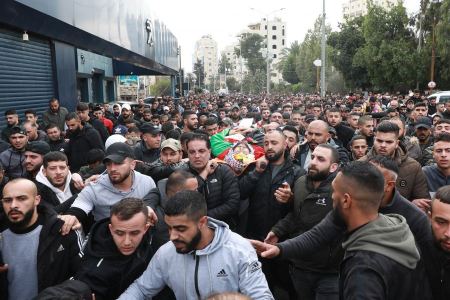 البيرة : تشييع جثمان الشهيد محمد عباس