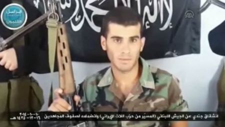 فيديو ... انشقاق جندي لبناني وانضمامه الى جبهة النصرة 