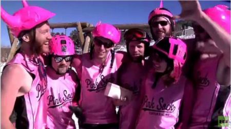 بالفيديو.. سباق وسط الثلج ولكن من نوع جديد 