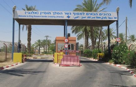 جندي اسرائيلي يقتل فلسطينيا في جسر اللنبي والجيش الاسرائيلي يغلق المعبر