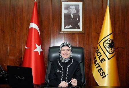 لأول مرة في تاريخ تركيا رئيسة جامعة ترتدي الحجاب