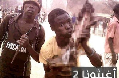 افريقيا الوسطى ... قتله وحرقه واكل ساقه لانه مسلم !
