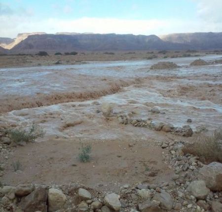 تساقط الثلوج في الشمال وفياضانات في منطقة النقب والبحر الميت