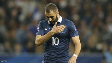 رئيس وزراء فرنسا مانويل فالس يطالب باستبعاد كريم بنزيمة من المنتخب