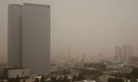 ألاجواء عاصفة ومغبرة وثلوج متوقعة على المرتفعات ليلا