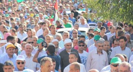 فلسطينيو الداخل يتضامون مع غزة في مظاهرة حضرها الالاف