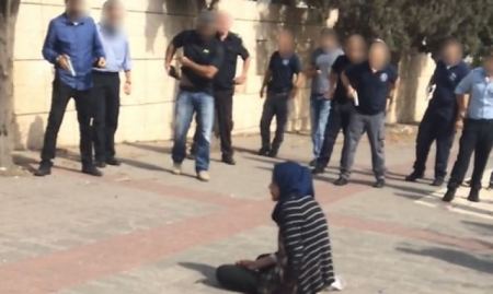 اصابة متوسطة لفتاة (16 عاما ) اطلقت شرطة الاحتلال عليها النار بزعم تنفيذها عملية طعن