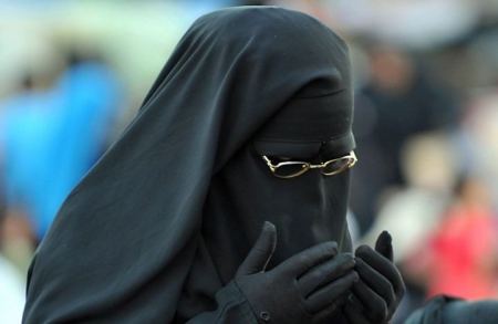 محكمة ايطالية تغرّم مسلمة 30 الف يورو لرفضها خلع النقاب