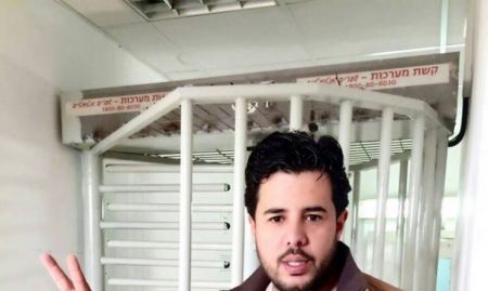 الاحتلال يعتقل 3 شبان من بيت لحم ويستدعي الشاعر قاسم النجار بسبب قصائده الثورية