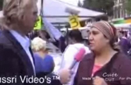 فيديو ... مهاجرة مسلمة بهولندا تفطر مقابل 10 يورو وأخرى ترفض بشدة 