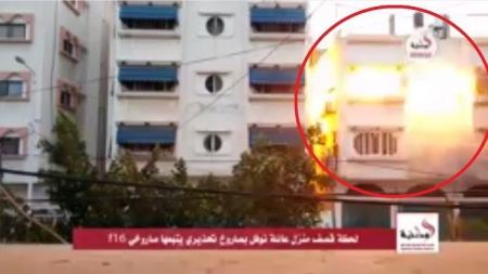 فيديو : اسرائيل ترسل صاروخأ يخبر بأن القصف على وشك ان يتم 