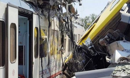 ايطاليا ... مقتل 10 اشخاص في تصادم قطارين 