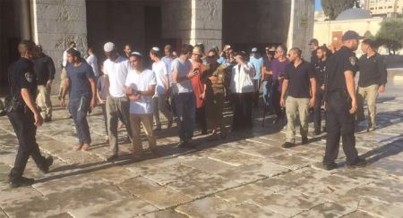 مئات المستوطنين يقتحمون المسجد الاقصى صباح اليوم الثلاثاء