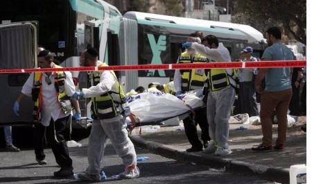 قتيلان وعشرات الجرحى في عمليات نفذها فلسطينبون بالقدس ورعنانا
