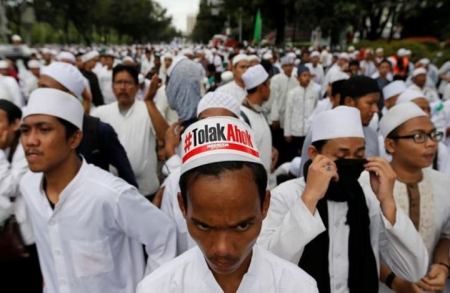 اندونيسيا ... اليوم تبدأ محاكمة حاكم جاكرتا بتهمة الاساءة للقرآن 