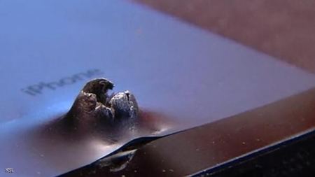 هاتف ايفون ينقذ جندي امريكي !!