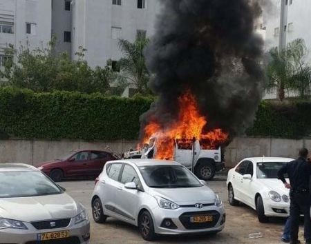 خلفية جنايئة ... اصابة خطير لاسرائيلي بانفجار سيارة في تل ابيب