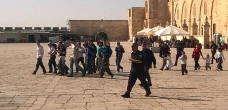 مستوطنون يقتحمون المسجد الاقصى 