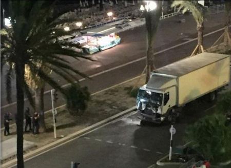 فرنسا... عشرات القتلى في حادث دهس بمدينة نيس