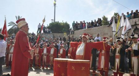 فرقة تركية تقدم عرضاً عثمانياً في القدس 