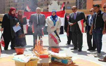 تقرير قناة الجزيرة حول حرق كتب إسلامية في فناء مدرسة مصرية