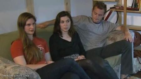 طلاب جامعة عثروا على 40 الف دولار في اريكة قديمة وأعادوا المبلغ الى صاحبته !!