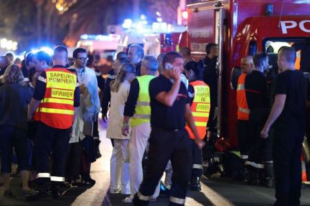 فرنسا ... 84 قتيلاً حصيلة اعتداء نيس وتمديد حالة الطوارئ 